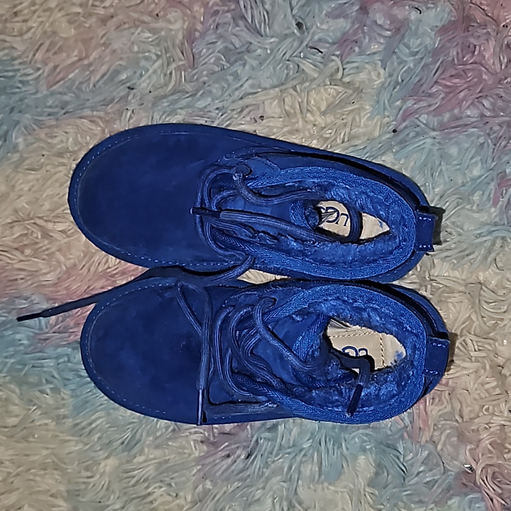 Ugg - Picture 4 of 4
